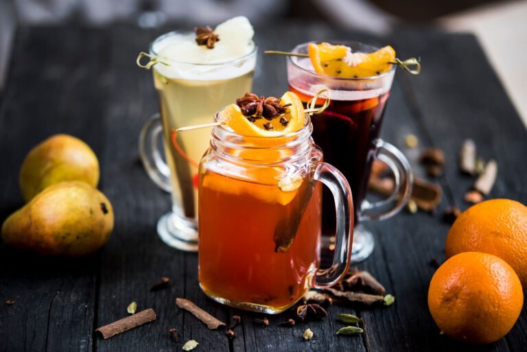 Glühwein selber machen: Rezepte für den Winter